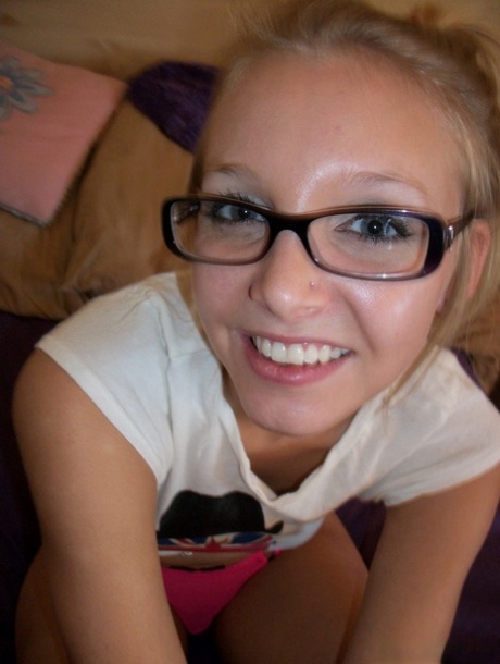 Nerdy blonde teen gets naked and rides a Sybian sex machine to an orgasm 72504402