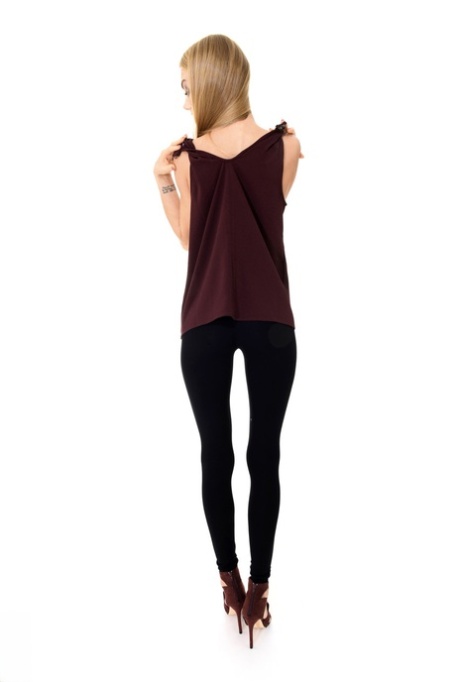 Blonde solo model Nancy A doffs black leggings on way to posing nude 99113009