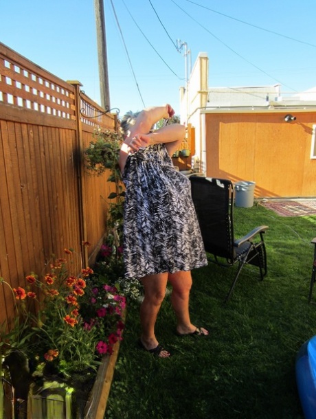 Fatty mature granny Girdle Goddess peels to enjoy wading pool skinny dip 99547239