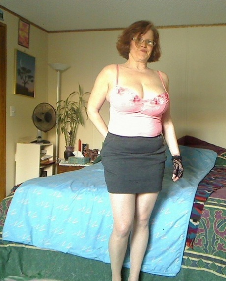 Redheaded amateur Misha MILF dildos her cunt after unleashing her huge tits 69632552