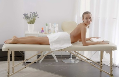 Nice young girl Candy gets tricked into sex by her massage therapist 44330430