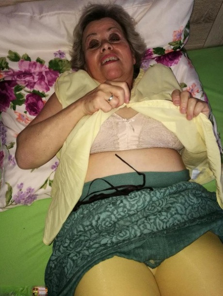 Old woman Caro releases her hairy vagina from yellow pantyhose on her bed 54786490