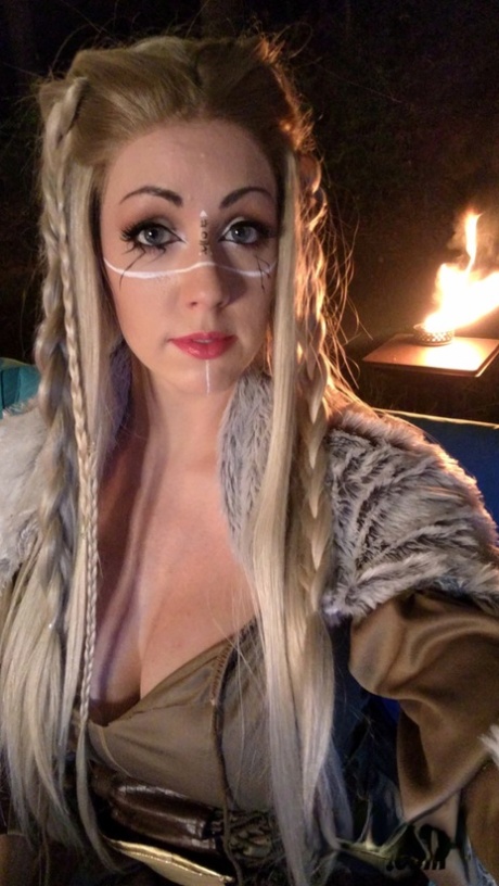 Solo girl with striking eyes Kayla Kiss unveils her hot body at night 49766769