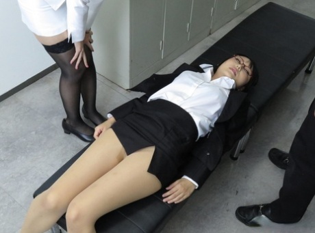 Japanese secretaries Yui Hatano & Yoshimi Saaya give a double BJ at work 98836680