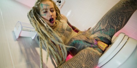Heavily tattooed girl Anuskatzz impales her pussy and asshole on a sex toy 20950380