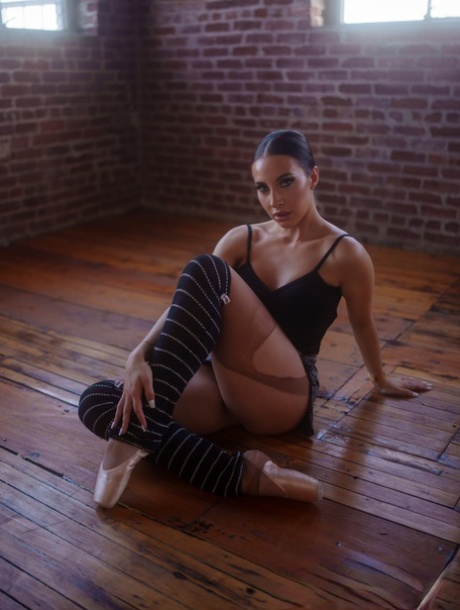 Brunette MILF Melissa Stratton sports ballerina slippers while having sex 45890301