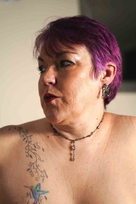 Mature plumper with dyed hair Layla Bird masturbates with a sex toy 59729576