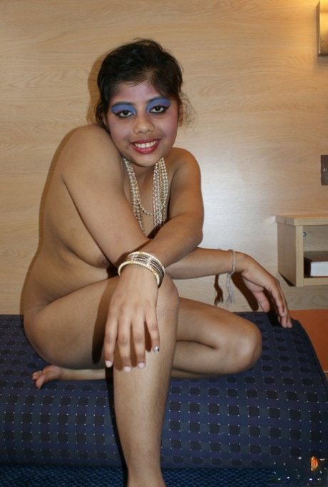 Chubby Indian girl Rupali takes off her bra & panties for confident nude poses 87297277
