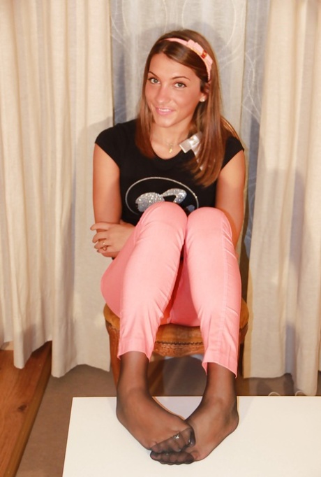 Valentina want to share her foot fetish love with the rest of us 68605562